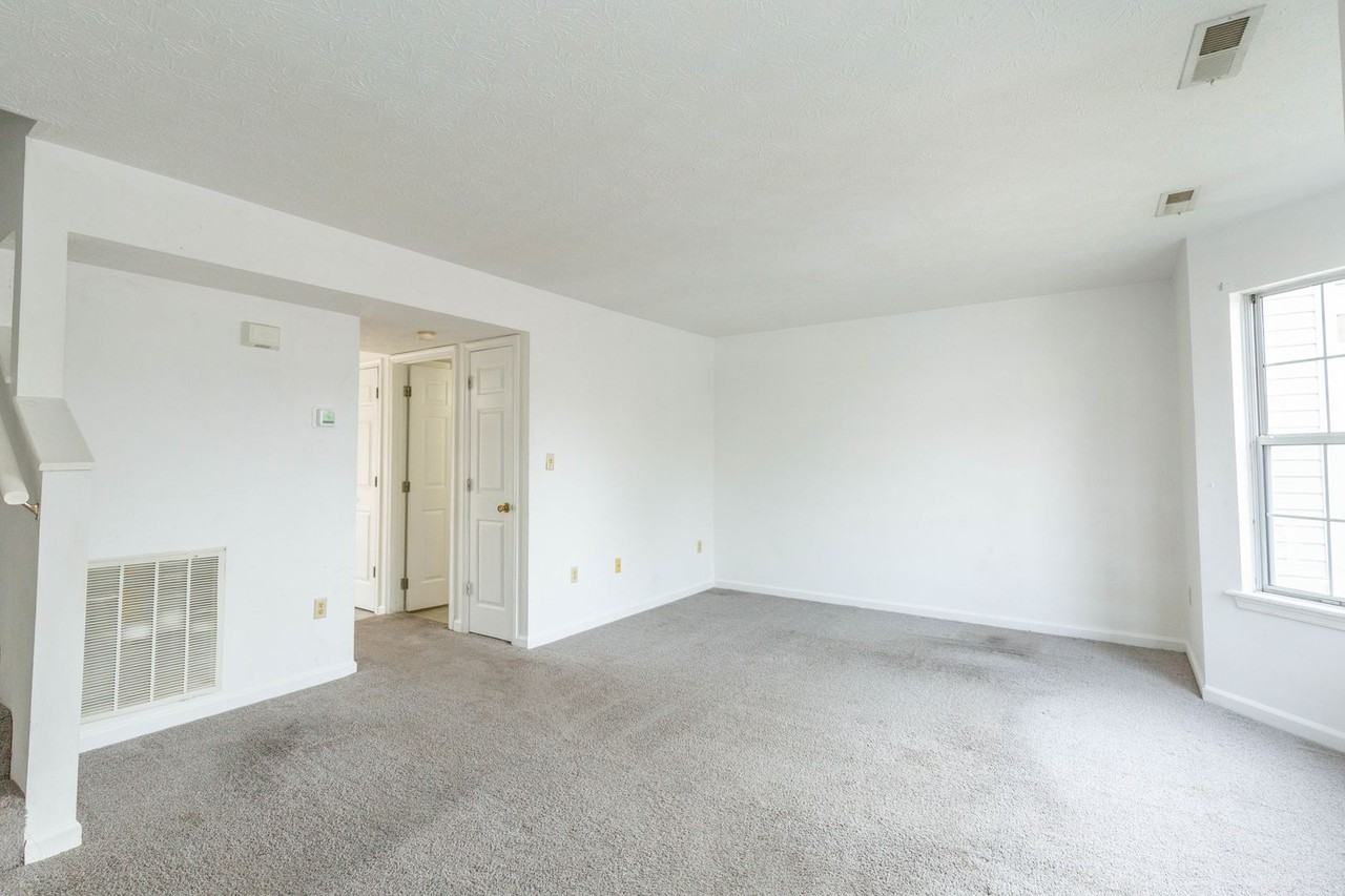 160 Stadium Cir - Photo 3 of 30