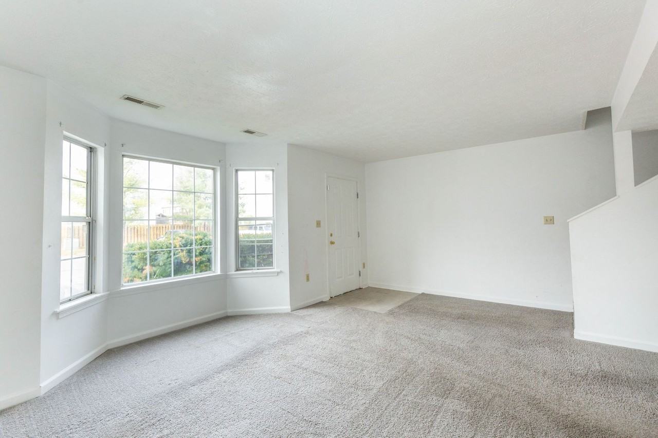 160 Stadium Cir - Photo 4 of 30