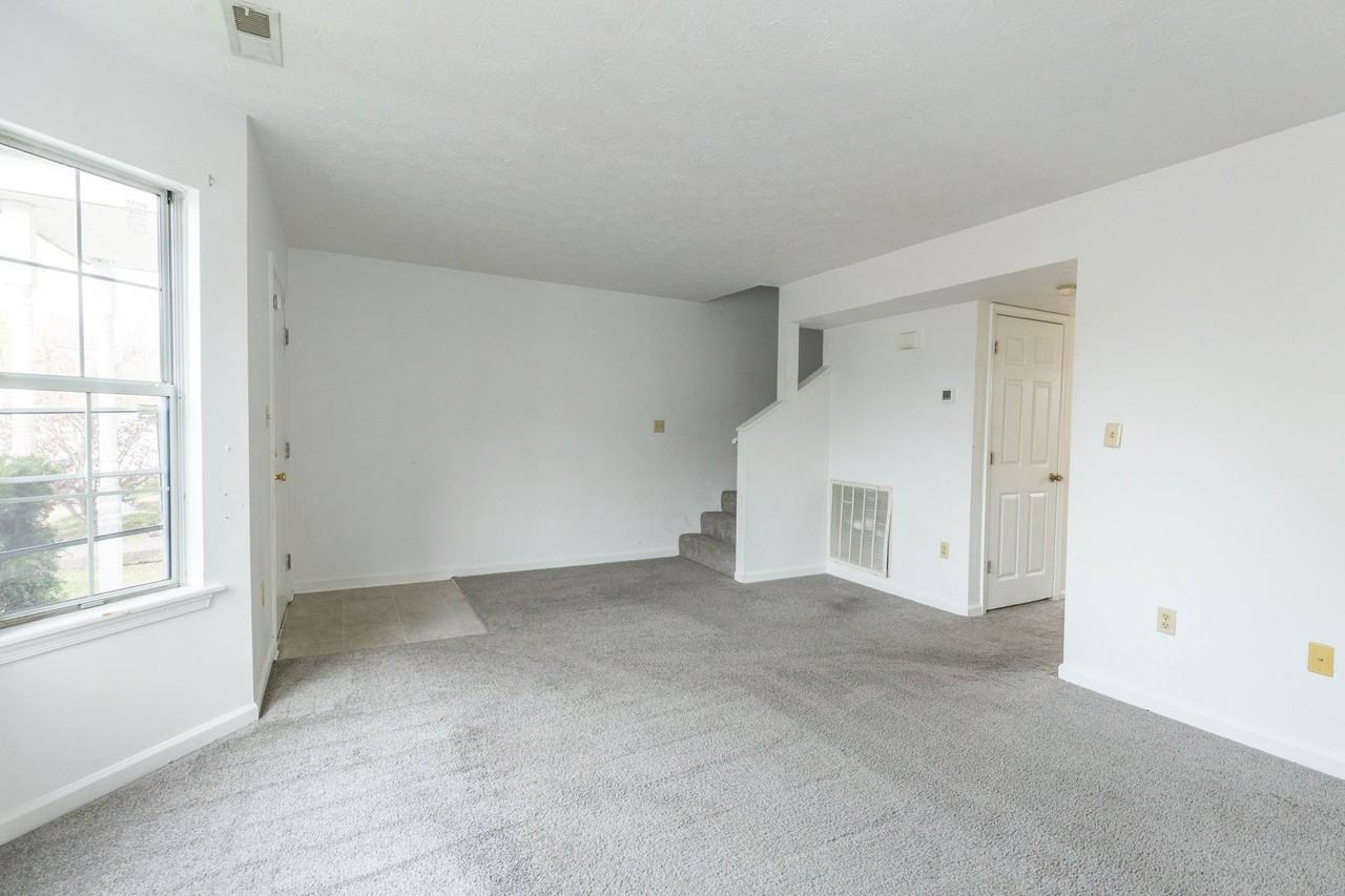 160 Stadium Cir - Photo 5 of 30