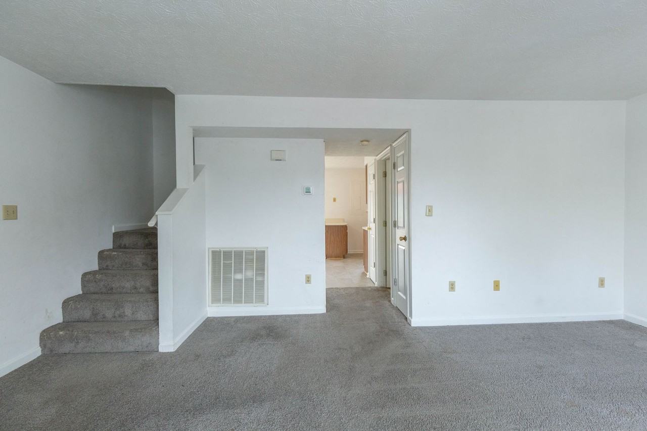 160 Stadium Cir - Photo 6 of 30