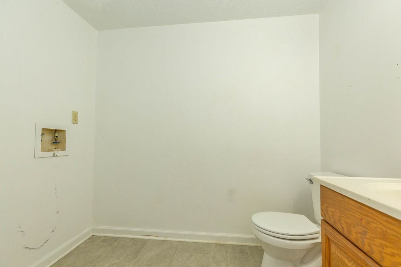 160 Stadium Cir - Photo 7 of 30