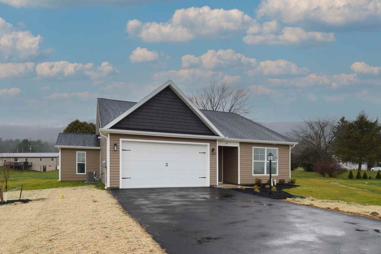 105 Bluestem Cir - Photo 2 of 21