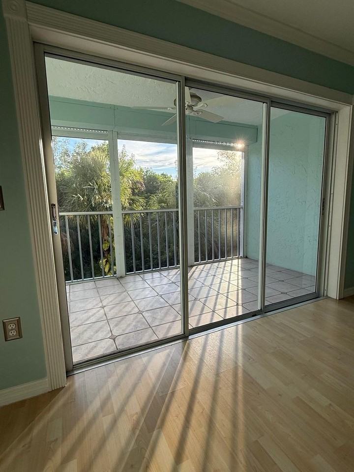 3041 Sandpiper Bay Cir - Photo 2 of 22