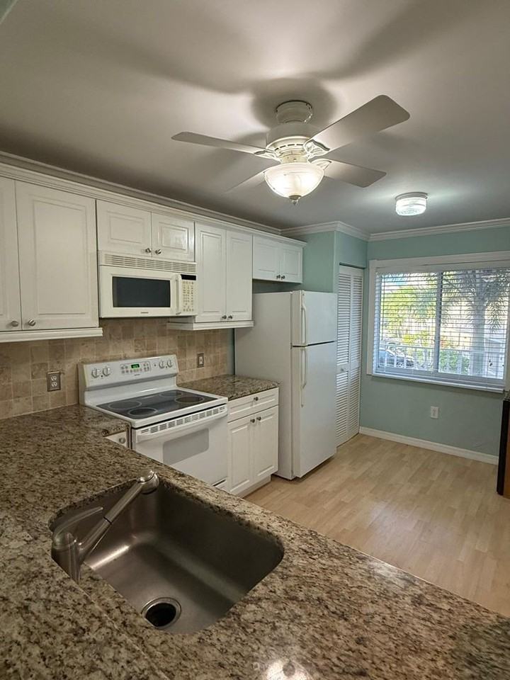 3041 Sandpiper Bay Cir - Photo 4 of 22