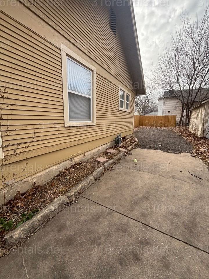919 W 1st Ave - Photo 3 of 21