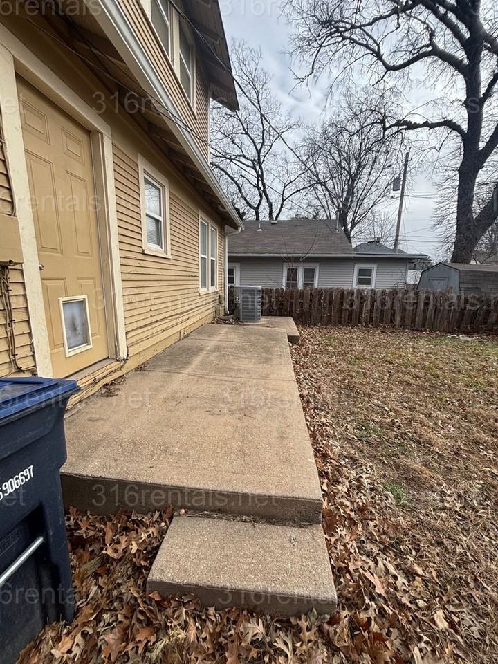 919 W 1st Ave - Photo 5 of 21