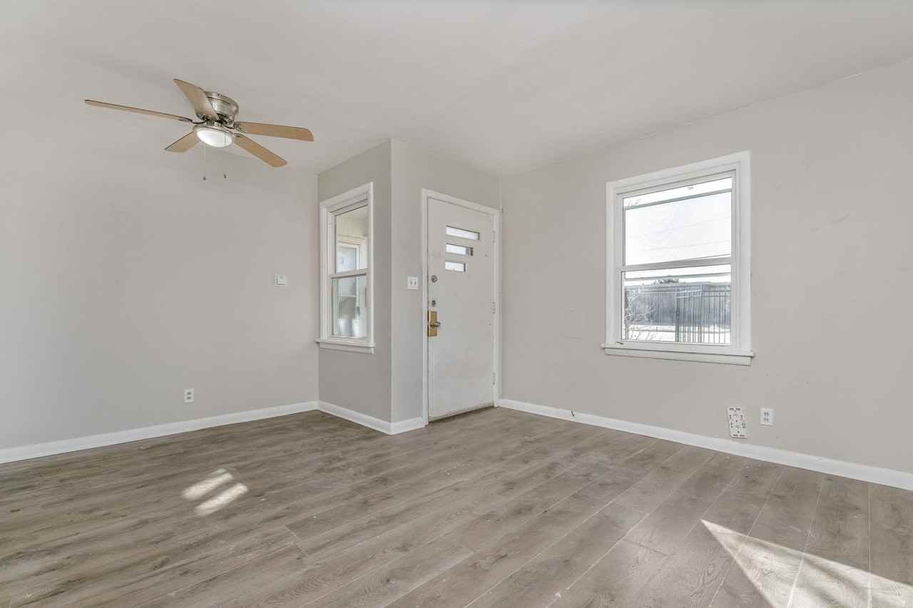 2304 SW 8th Ave. - Photo 2 of 25