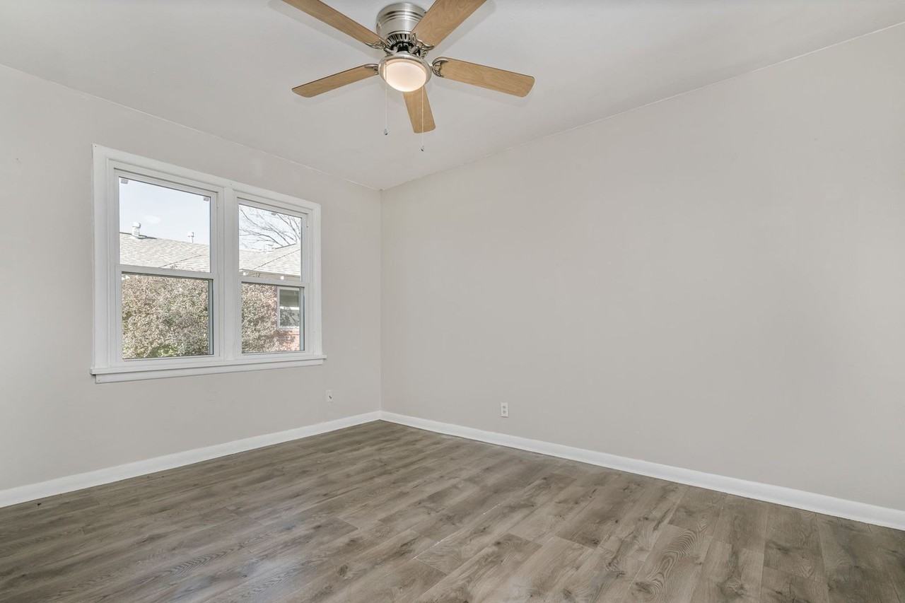 2304 SW 8th Ave. - Photo 7 of 25