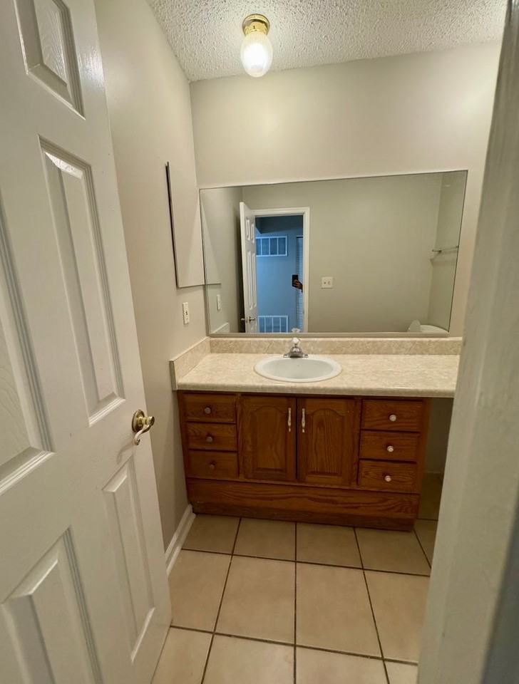 2041 Oak Park Ln - Photo 7 of 22