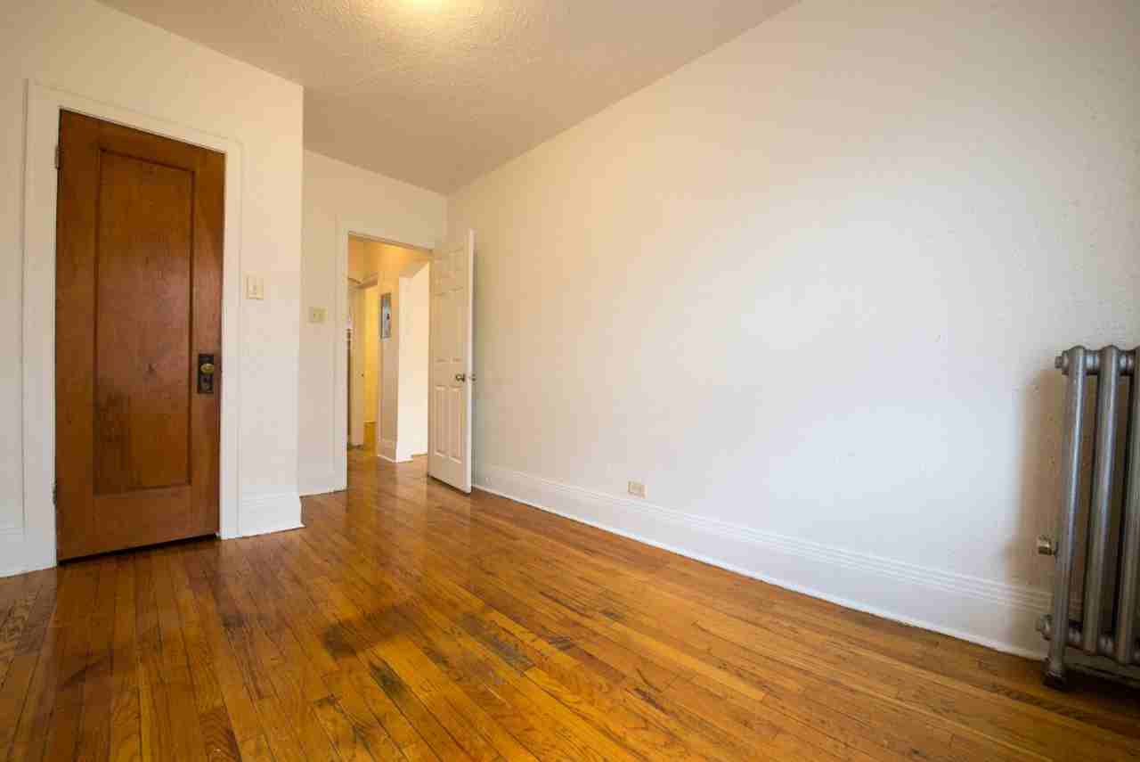 7801 S Kingston - Photo 4 of 17