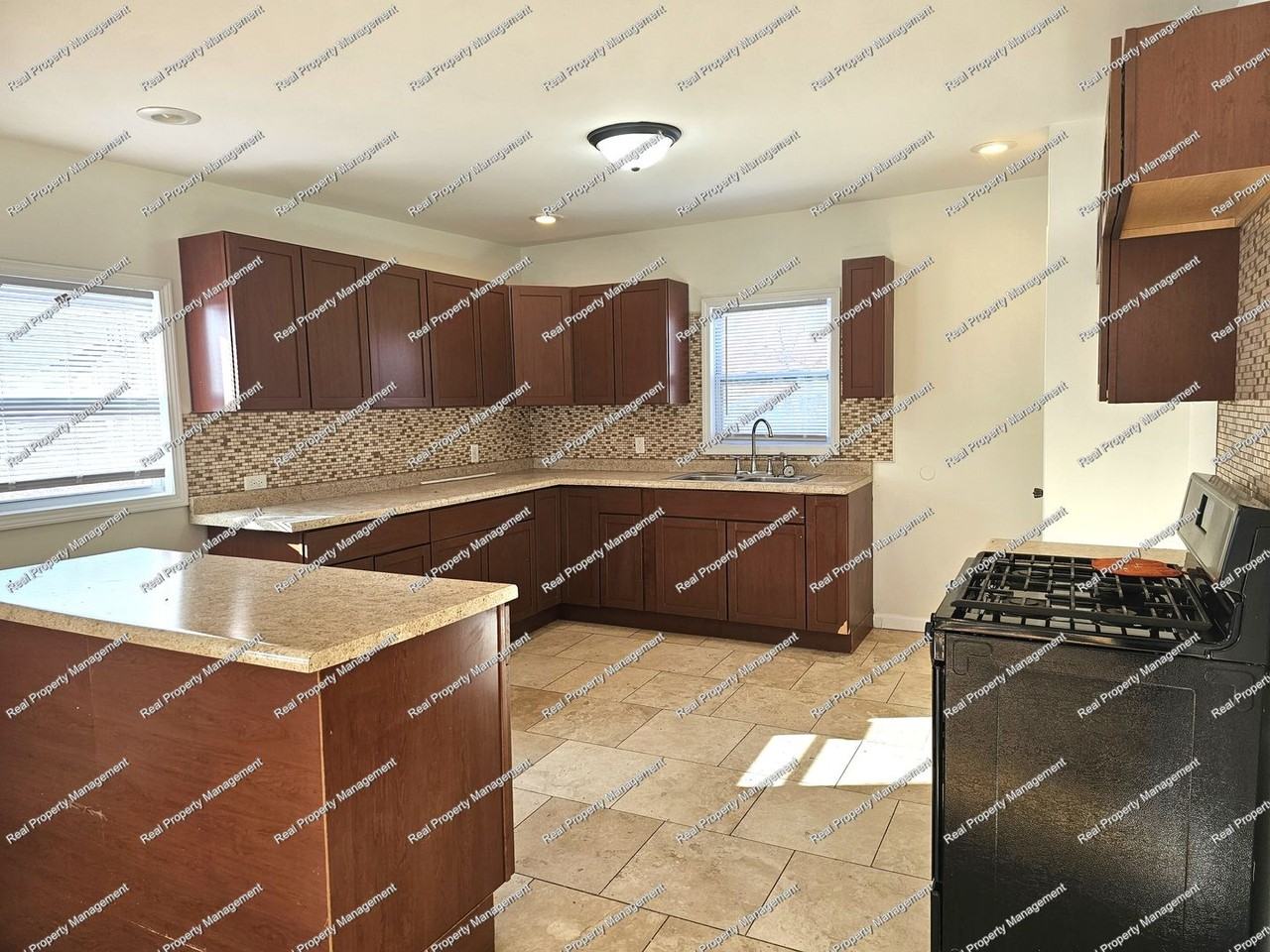 5626 Massachusetts St - Photo 3 of 15