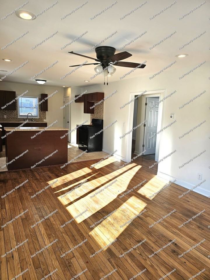 5626 Massachusetts St - Photo 5 of 15