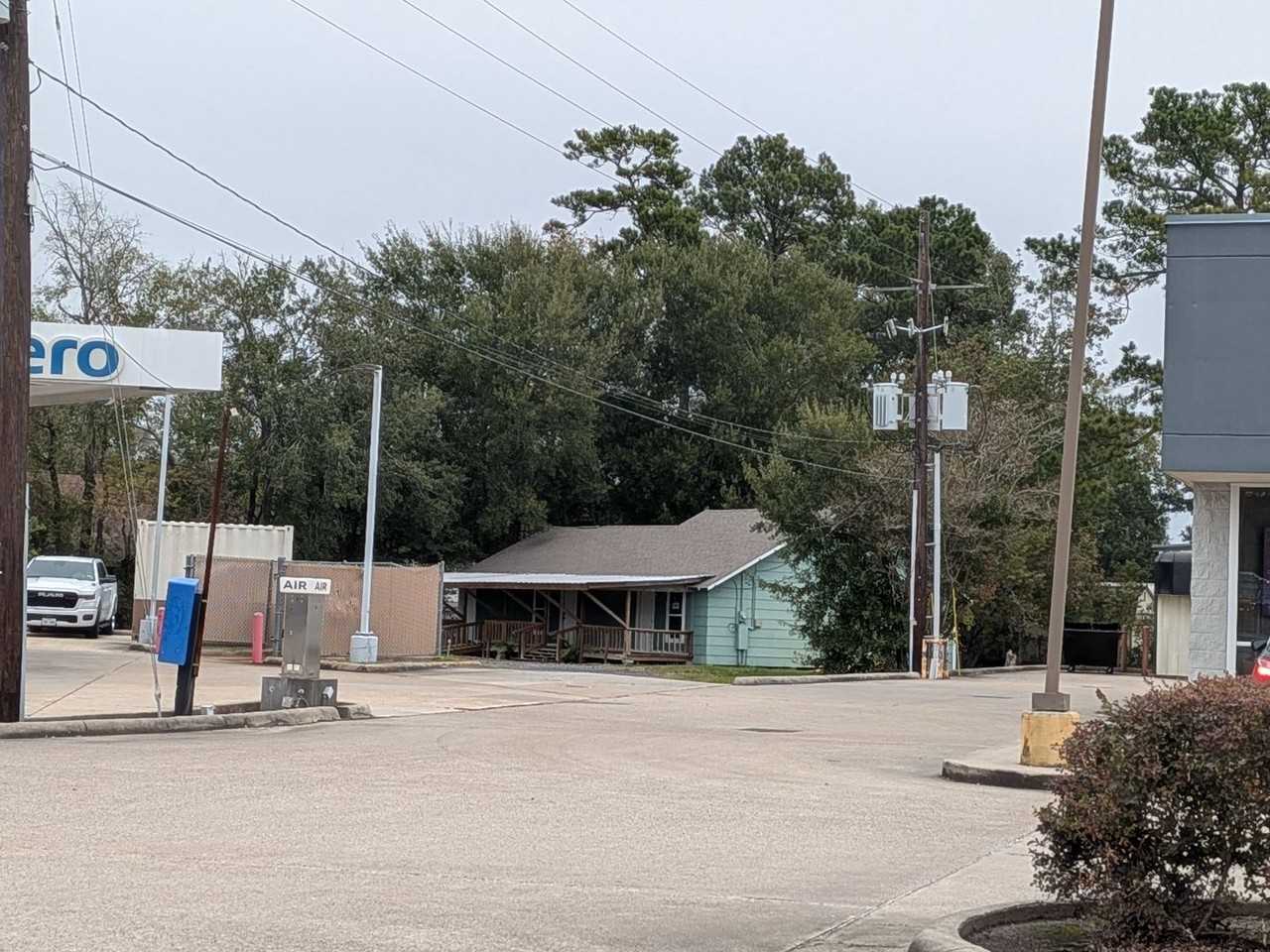 1020 N Main St - Photo 3 of 12