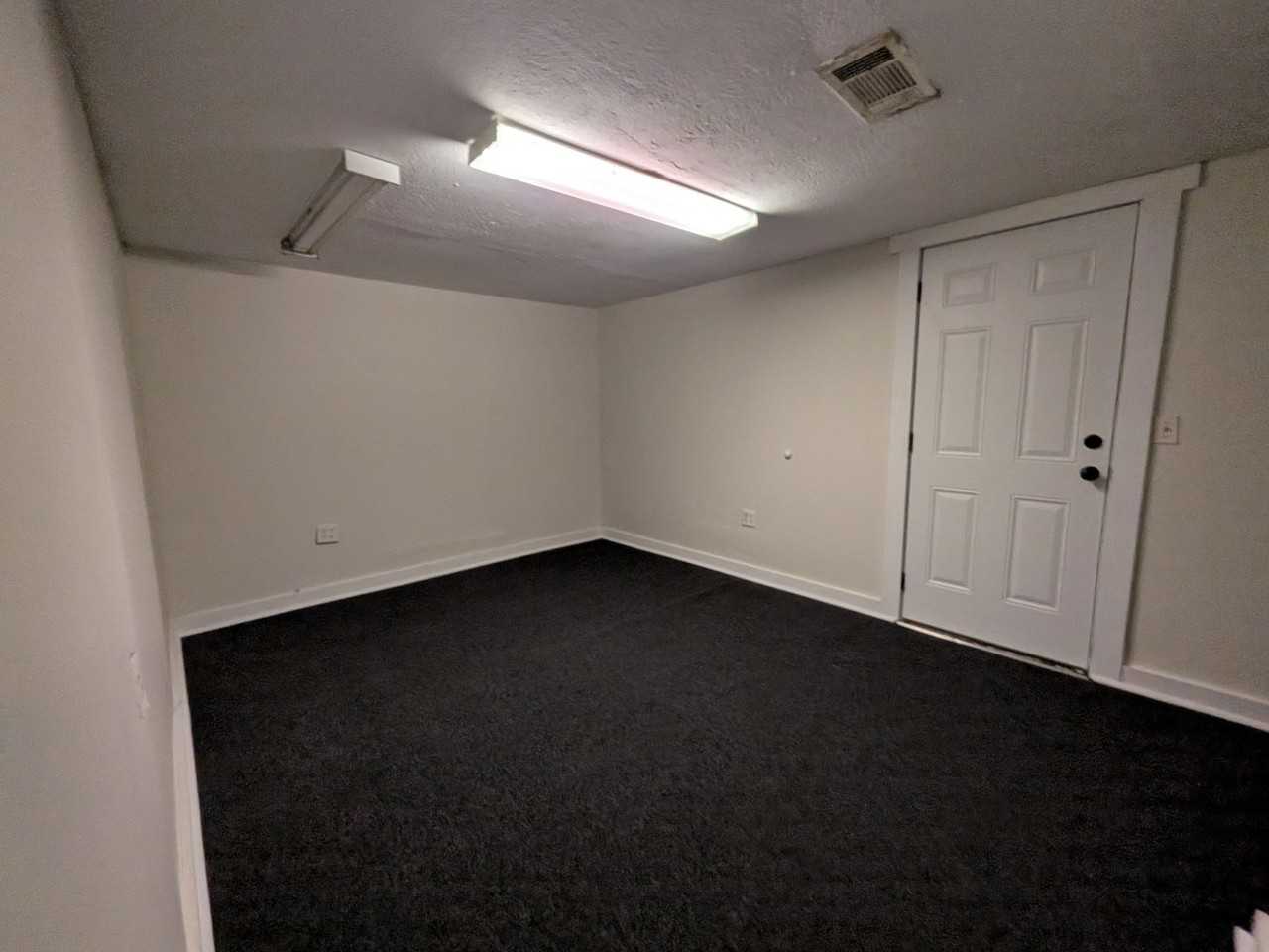 1020 N Main St - Photo 5 of 12