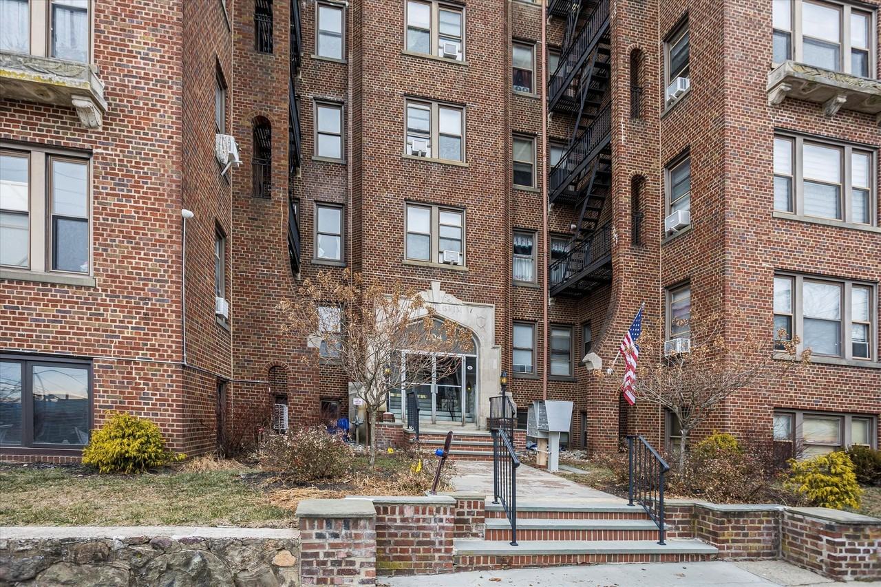 Regis on Church Street - Photo 2 of 29