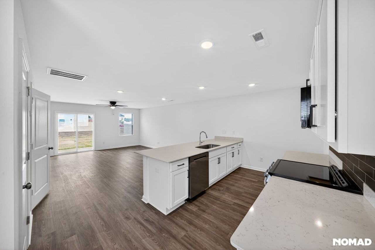 2401 Brookville Dr - Photo 6 of 33