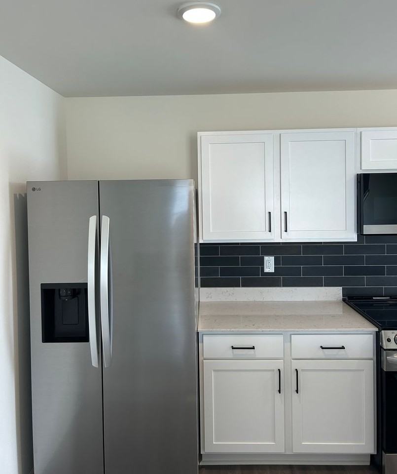 2401 Brookville Dr - Photo 5 of 33