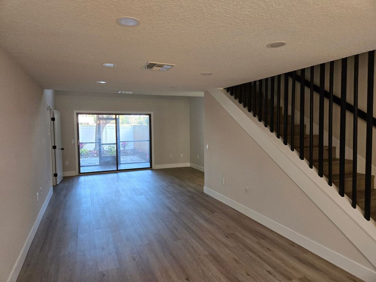 805 N Clake St - Photo 2 of 16