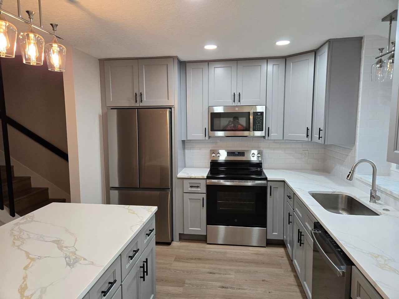 805 N Clake St - Photo 7 of 16