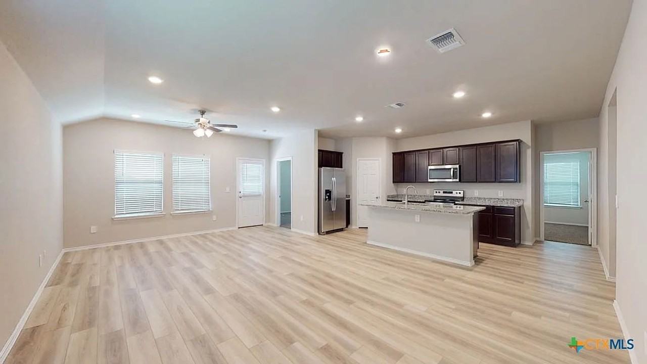 9001 Flat Iron Dr - Photo 3 of 27