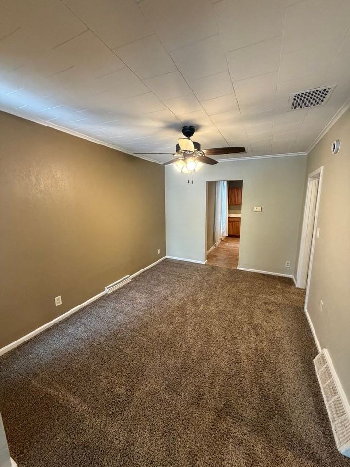 1713 Banks Ave - Photo 5 of 23