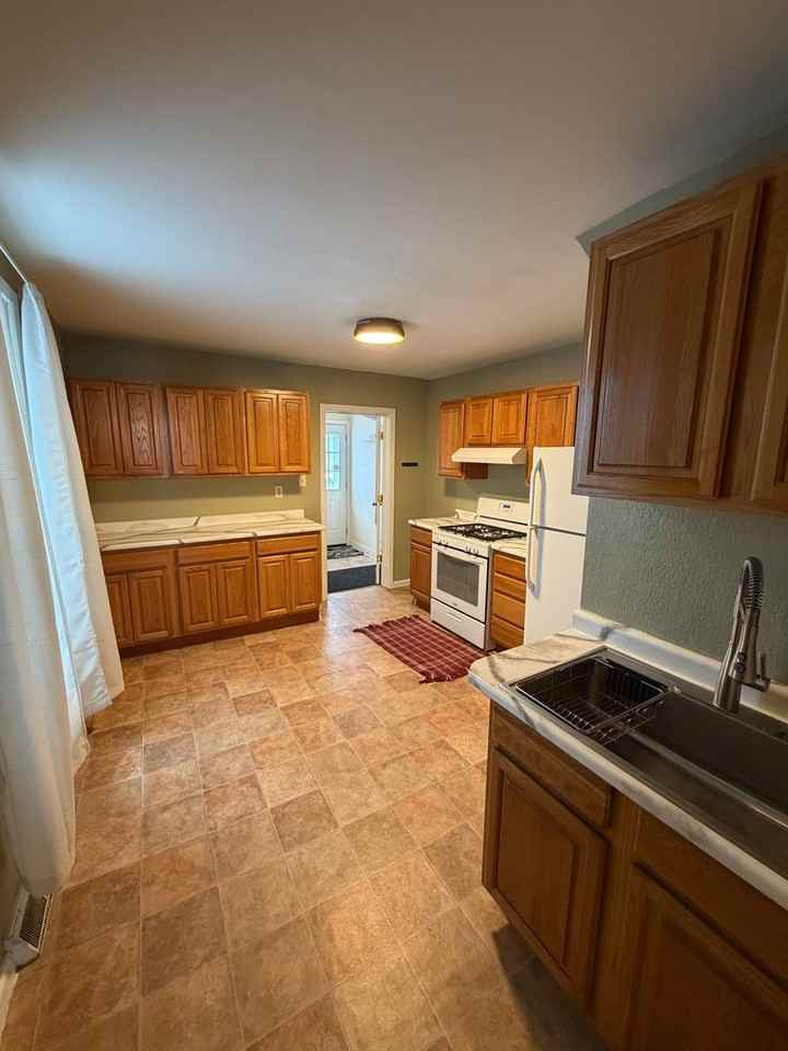 1713 Banks Ave - Photo 6 of 23