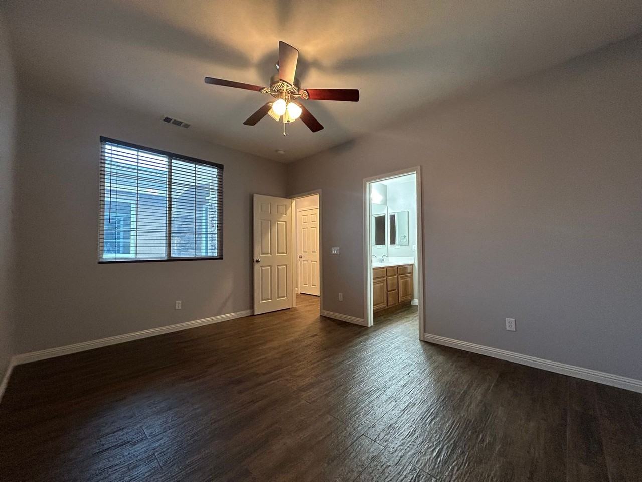 31887 Pepper Tree St - Photo 5 of 28