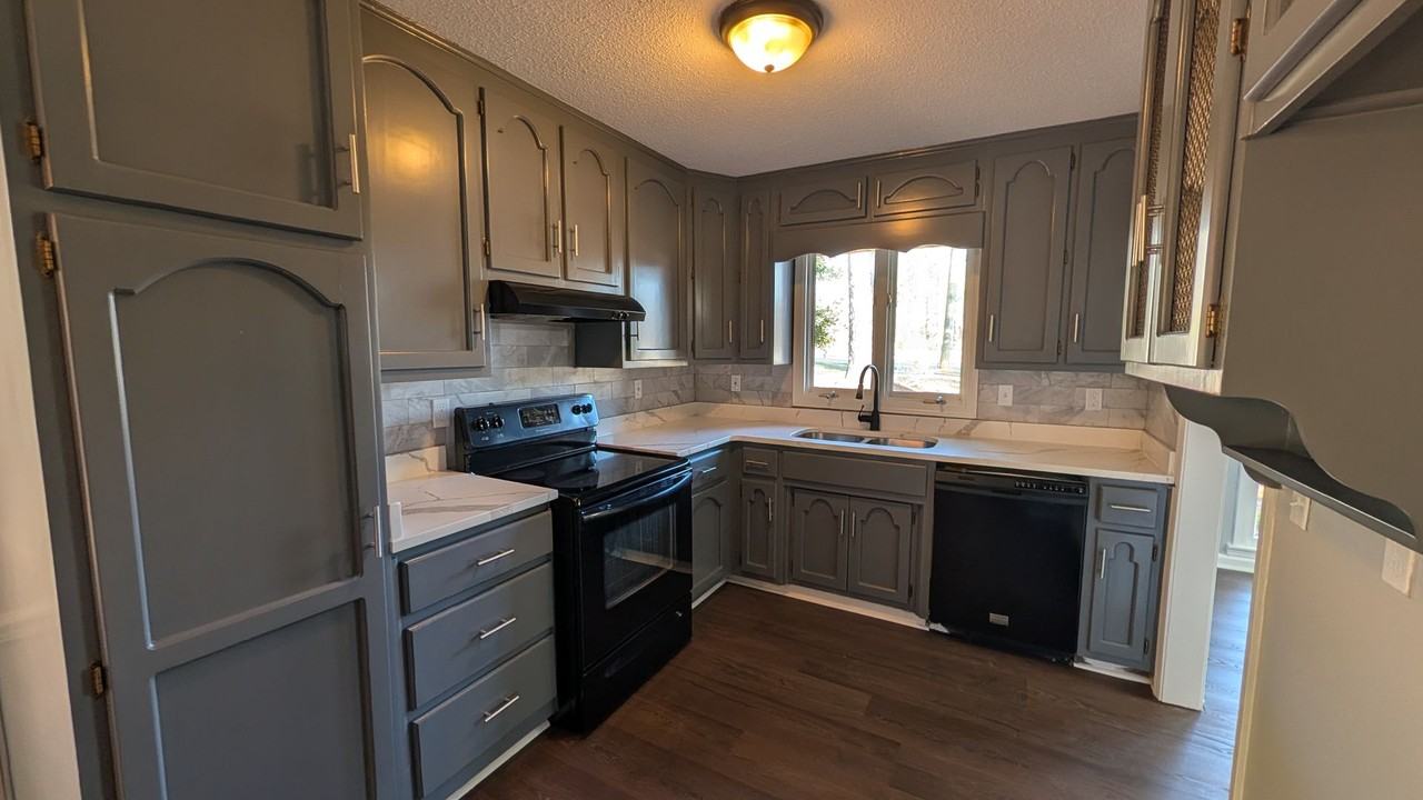 2104 11th Pl Nw - Photo 4 of 27