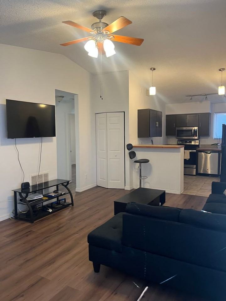 1563 Hancock Ln - Photo 2 of 19