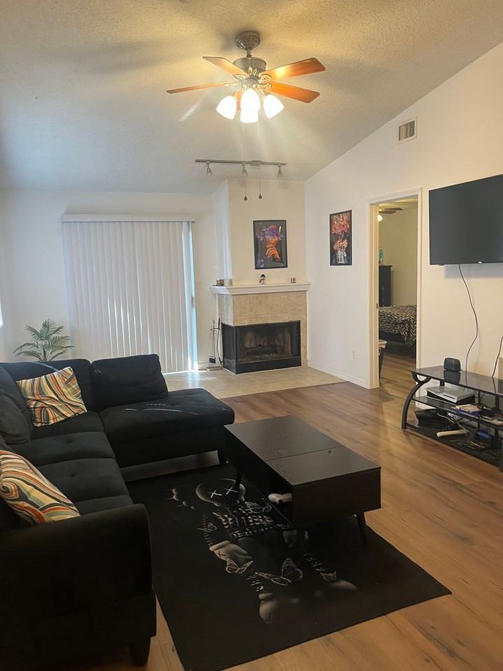 1563 Hancock Ln - Photo 3 of 19