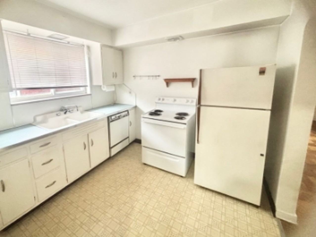 Lenox Ave - Photo 2 of 15