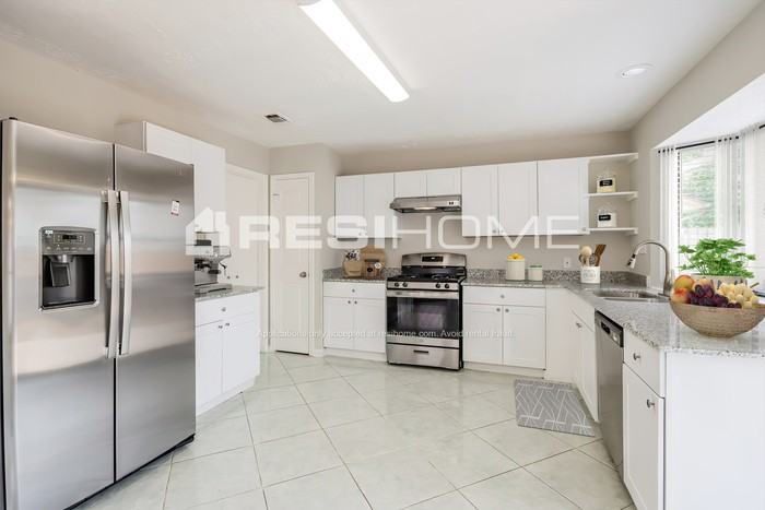 13954 Dentwood Dr - Photo 2 of 21