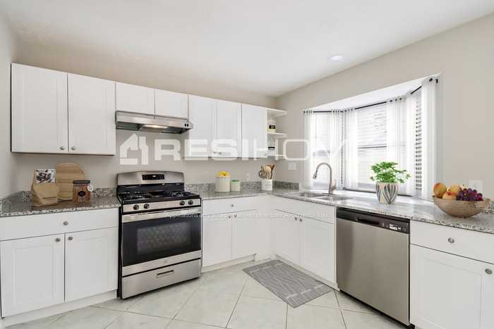 13954 Dentwood Dr - Photo 3 of 21