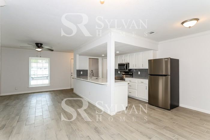 2701 Meadows Dr - Photo 4 of 15