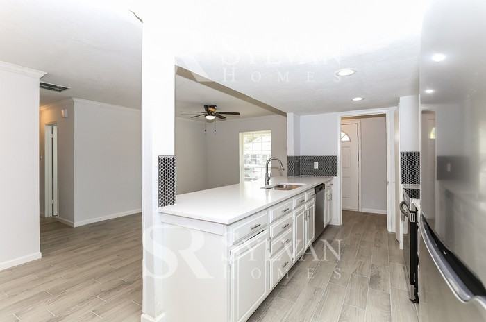 2701 Meadows Dr - Photo 6 of 15