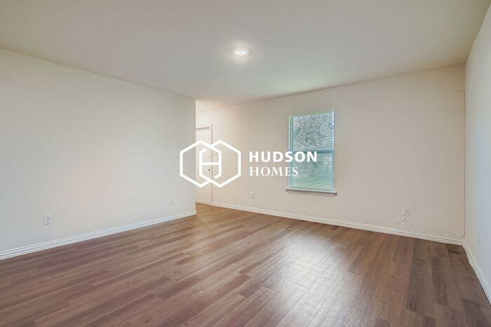 708 Faulkner Ln - Photo 3 of 14