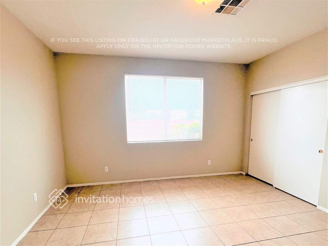 534 Startop St - Photo 4 of 8