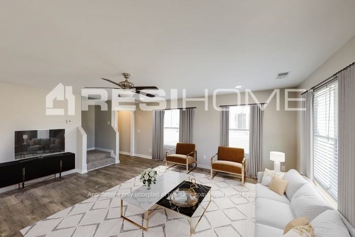 552 9th Ave - Photo 6 of 19