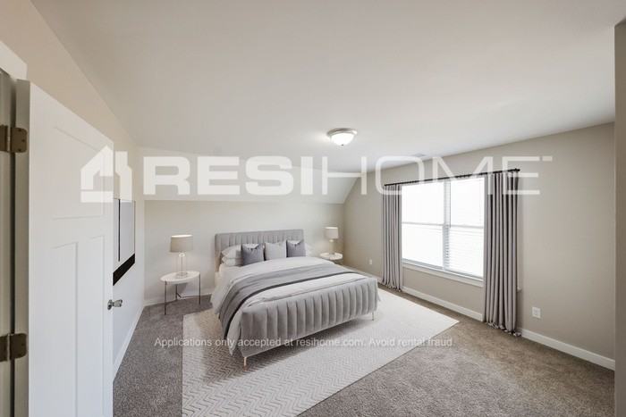 552 9th Ave - Photo 7 of 19