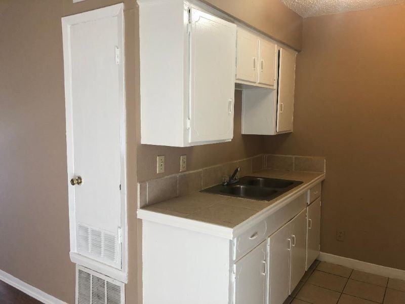 1004 Park - 5 #5 - Photo 4 of 8