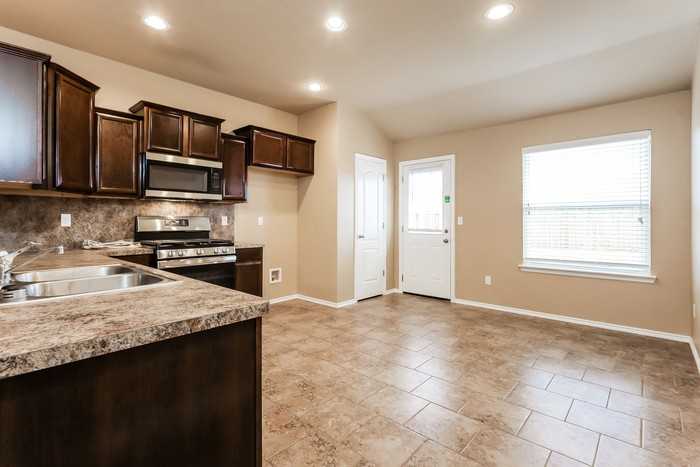 11813 Nw 131st St - Photo 7 of 18