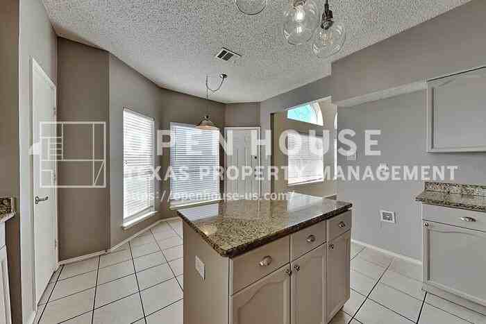 4621 Sandera Ln - Photo 6 of 22