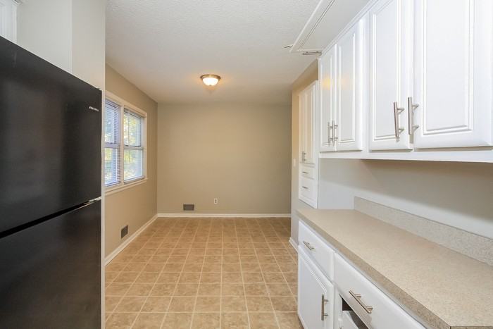 11016 E 51st St - Photo 6 of 12