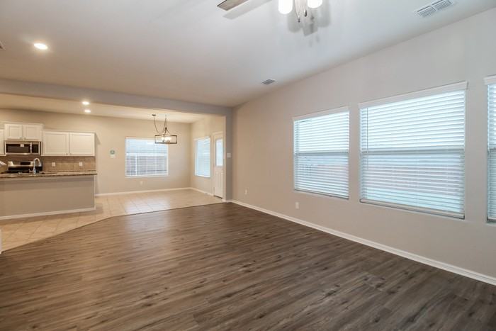 6913 Freeboard Way - Photo 5 of 18