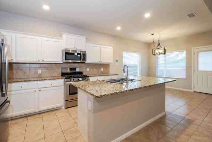 6913 Freeboard Way - Photo 7 of 18