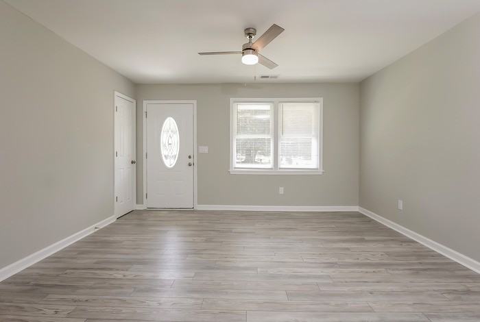 1885 Hazelwood Dr - Photo 4 of 12