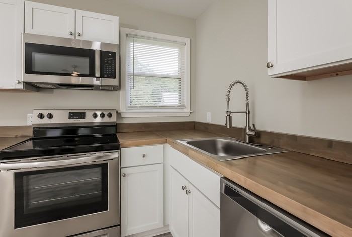 1885 Hazelwood Dr - Photo 5 of 12