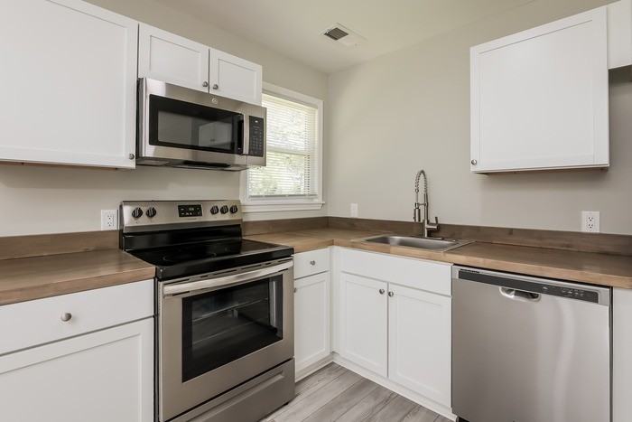 1885 Hazelwood Dr - Photo 6 of 12