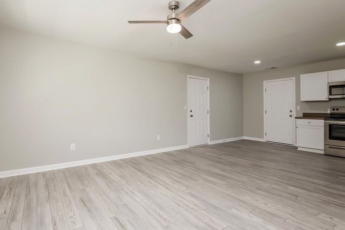 1885 Hazelwood Dr - Photo 7 of 12