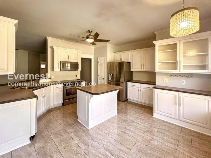 2411 Stoney Creek Dr - Photo 2 of 22